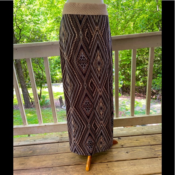 b & b Boutique Dresses & Skirts - B & B Boutique Crocheted Waist Skirt L FREE SHIP